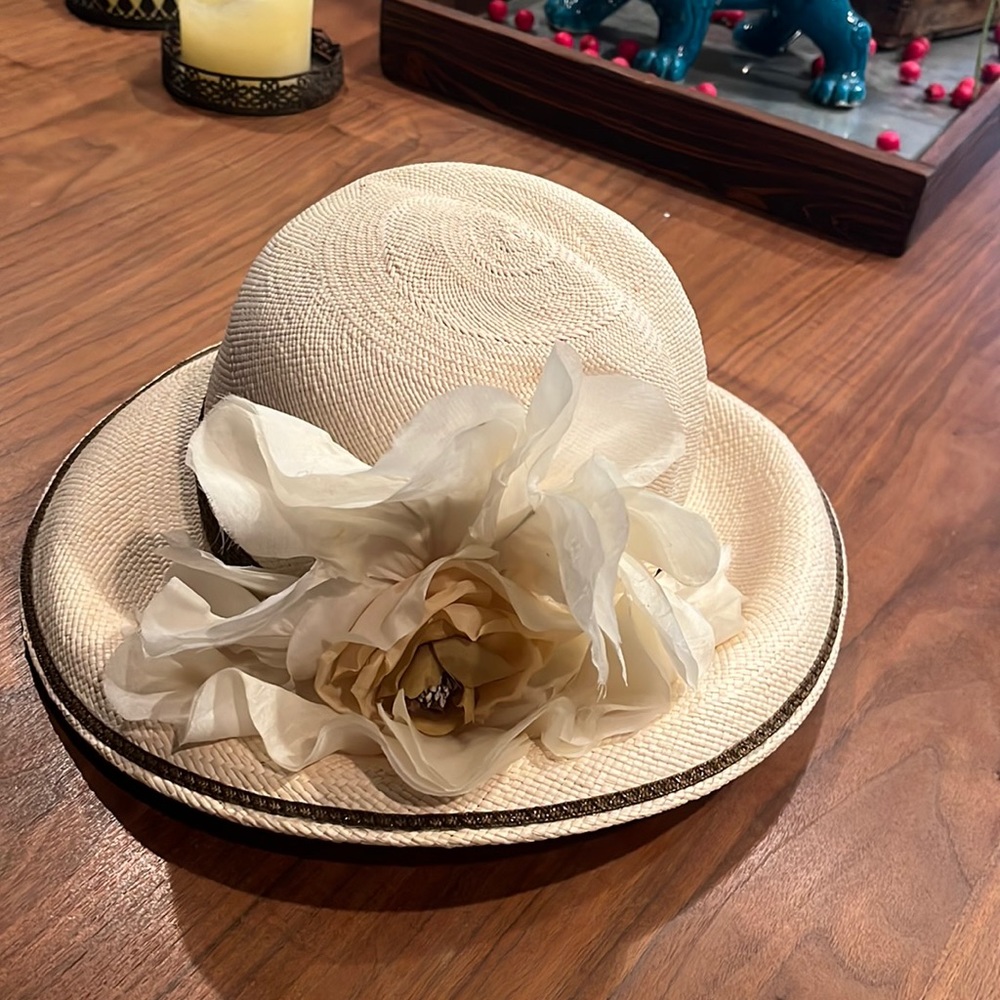 Hand made Kentucky derby hat by Makins of New York. Price is negotiable.